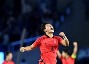 -东亚足球场上的精彩瞬间回顾