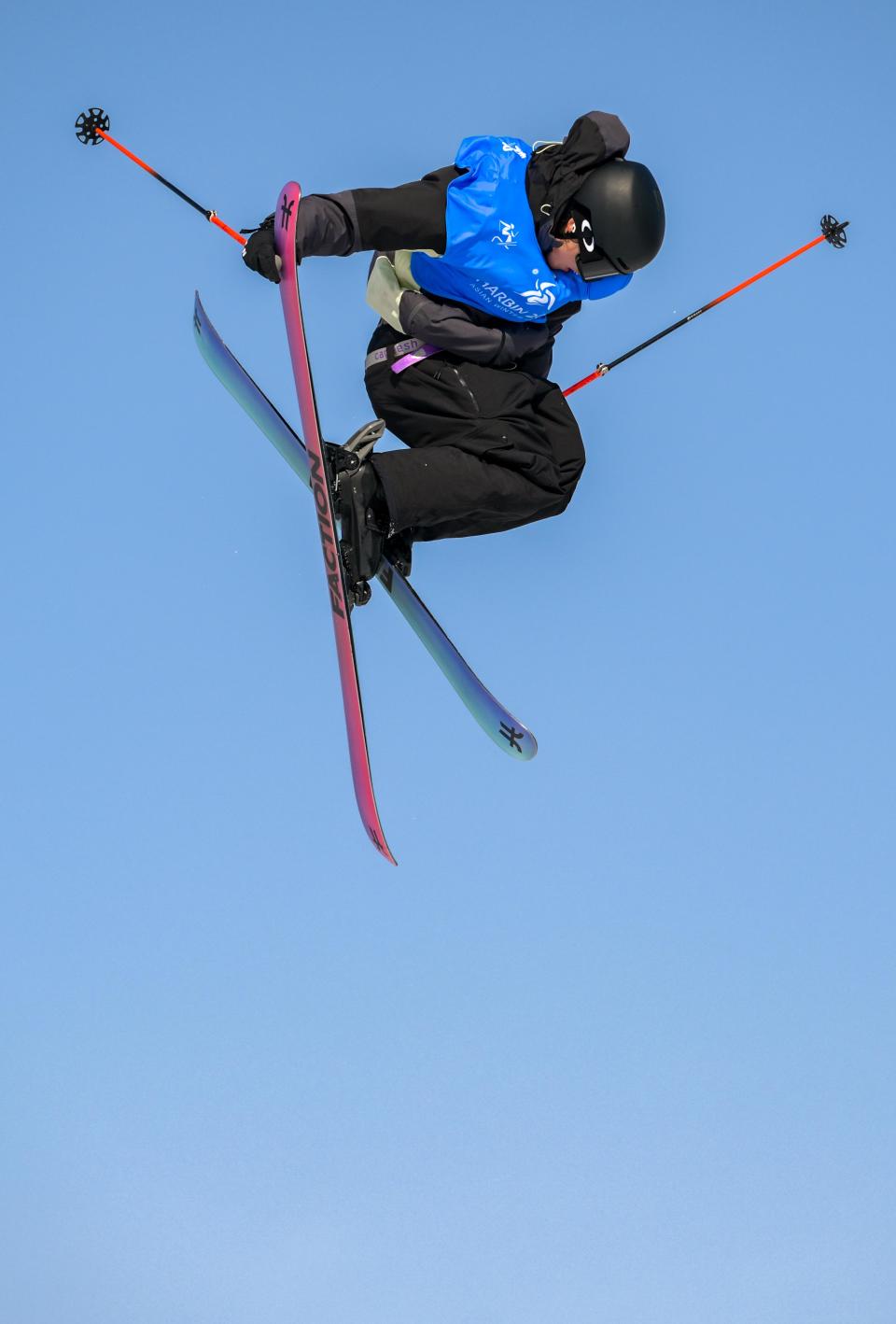 自由狂飙！卡塔尔滑雪选手享受速度带来的快感的简单介绍