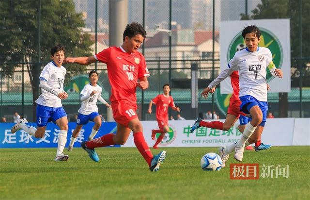 国内职业足球锦标战展现风采的简单介绍 国内职业足球锦标战展现风采的简单介绍