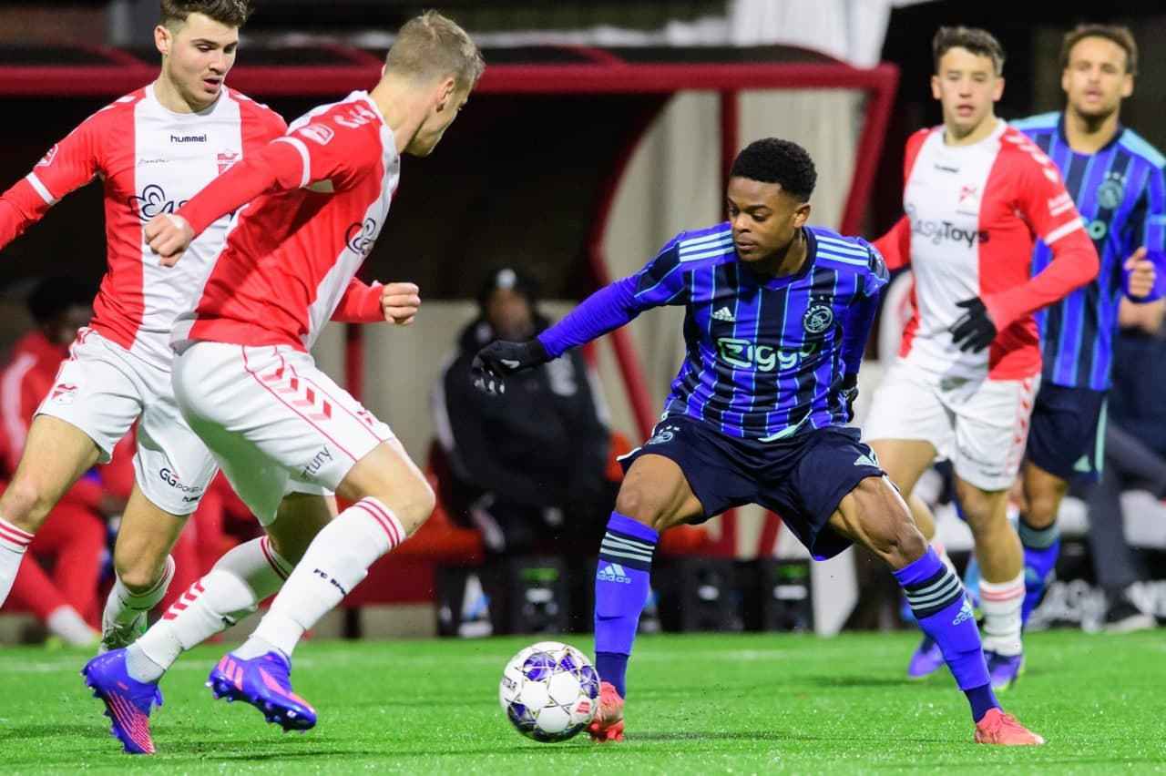 关于阿贾克斯再掀擂台,荷甲冠军传承争夺悬念!的信息 关于阿贾克斯再掀擂台,荷甲冠军传承争夺悬念!的信息