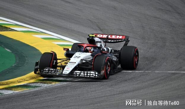 关于梅赛德斯鏖战红牛二队,拉塞尔点燃赛场的信息 关于梅赛德斯鏖战红牛二队,拉塞尔点燃赛场的信息