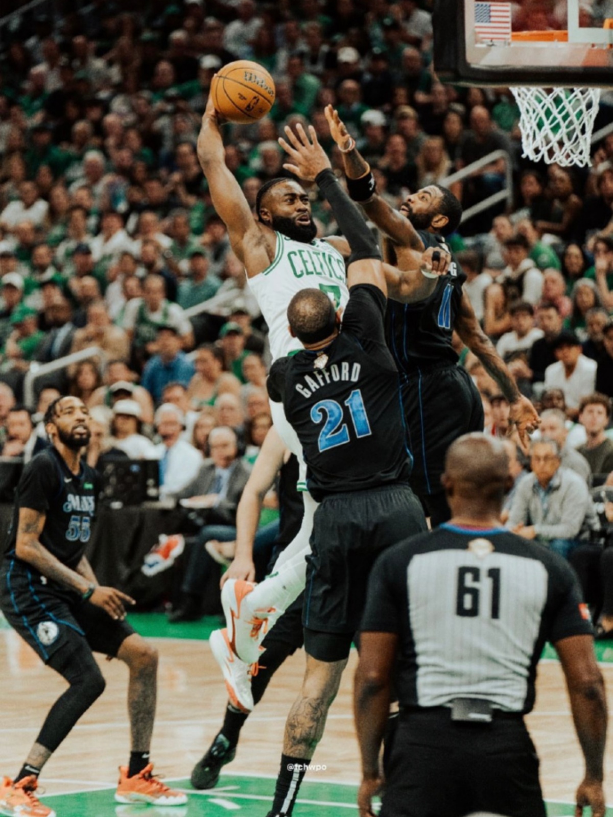 独行侠翻盘凯尔特人,拉文关键制胜 独行侠翻盘凯尔特人,拉文关键制胜