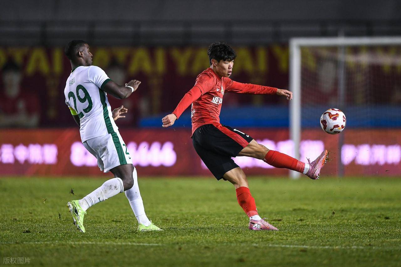 长春亚泰实力逐渐增强,球队士气高涨 长春亚泰实力逐渐增强,球队士气高涨