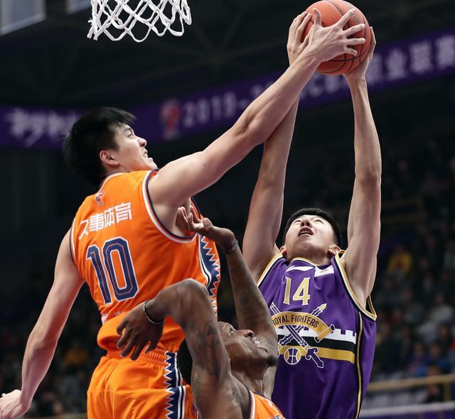 印度队鏖战中国队,桃田贤斗惊艳四座 印度队鏖战中国队,桃田贤斗惊艳四座