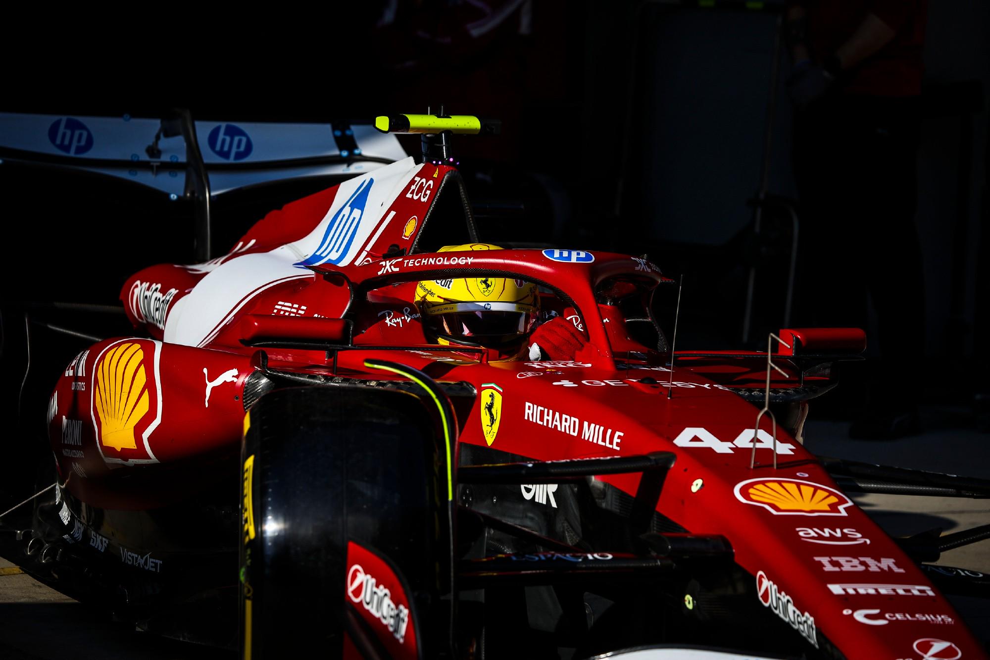 哈斯车队险胜雷诺车队，汉密尔顿统治全场