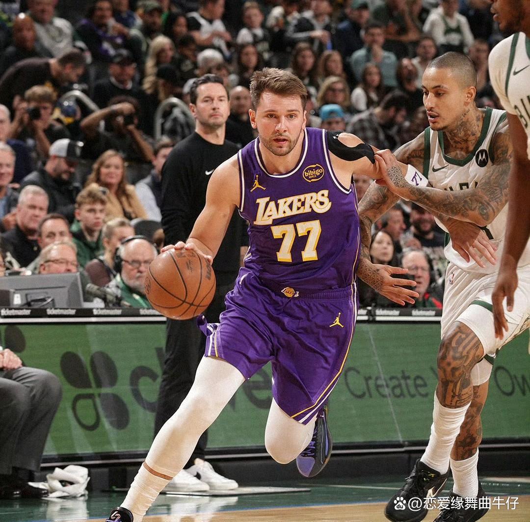 北京队翻盘上海队，东契奇点燃赛场