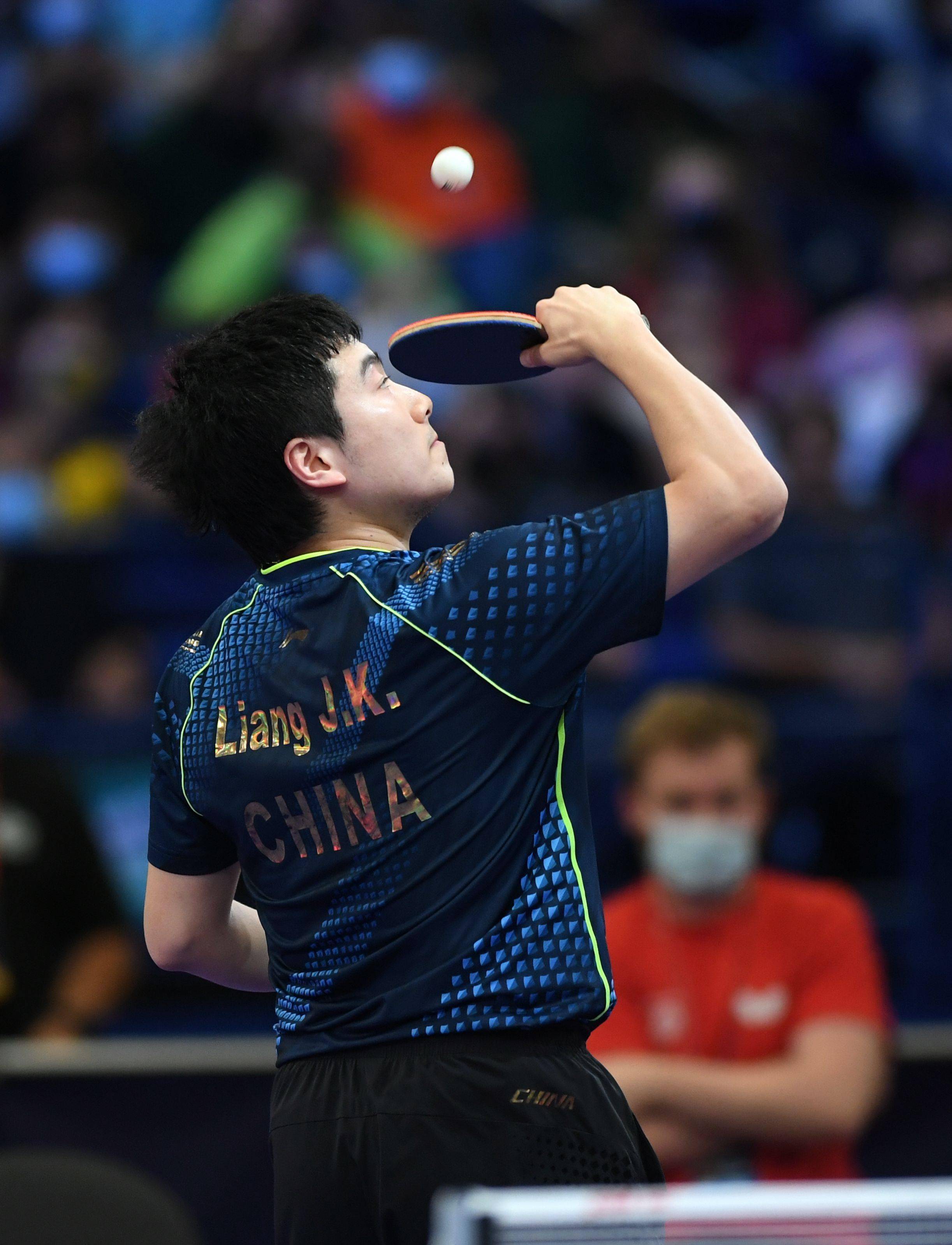 中国队碾压英格兰队,梁靖崑点燃赛场 中国队碾压英格兰队,梁靖崑点燃赛场