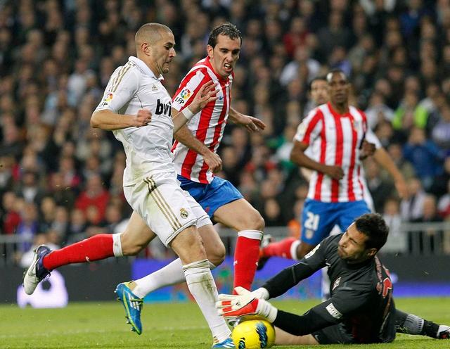 莱比锡红牛鏖战马德里竞技，阿圭罗惊艳四座